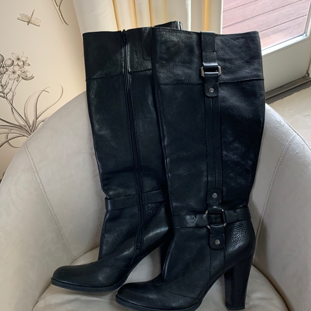 Nine West round toe black zip up leather boots